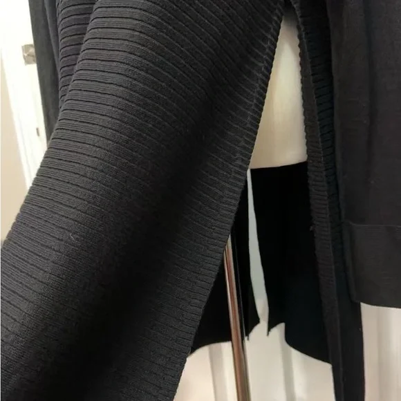 Elegant Black Knit Cardigan (L) - Picture 6 of 11